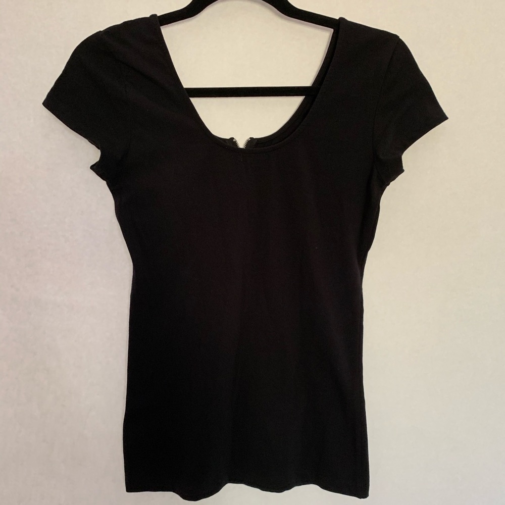 Guess women’s black blouse with zipper on the back